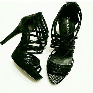 Pour La Victoire strappy platform stilleto black