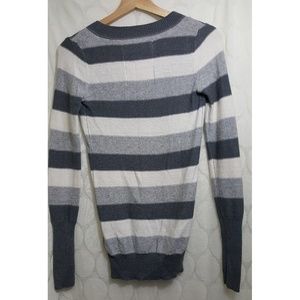Hollister Sweaters - Hollister V Neck Sweater Hollister Sweaters - Hollister V Neck Sweater