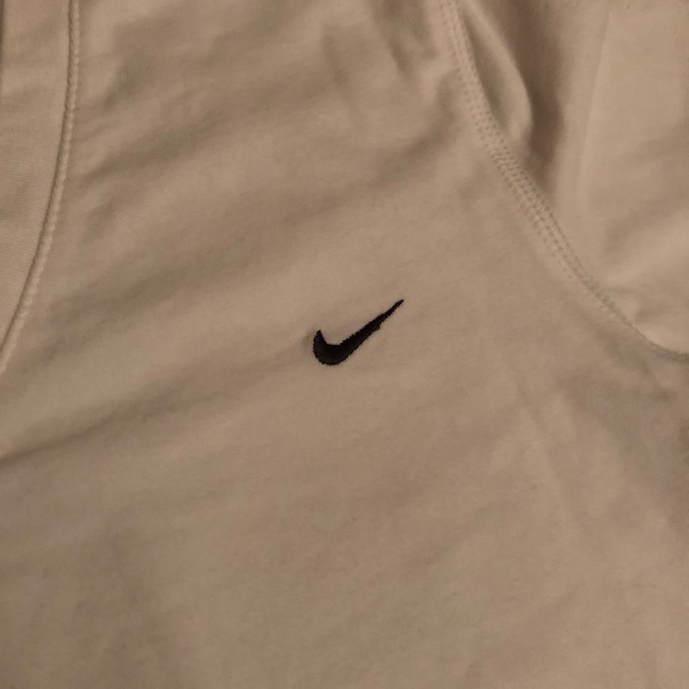 Nike T-shirt. - Picture 4 of 5