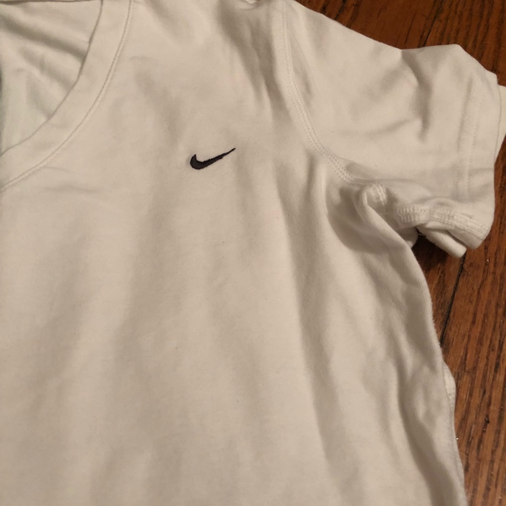 Nike T-shirt. - Picture 3 of 5
