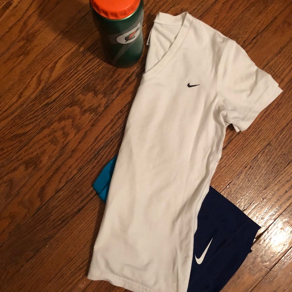 Nike T-shirt. - Picture 2 of 5