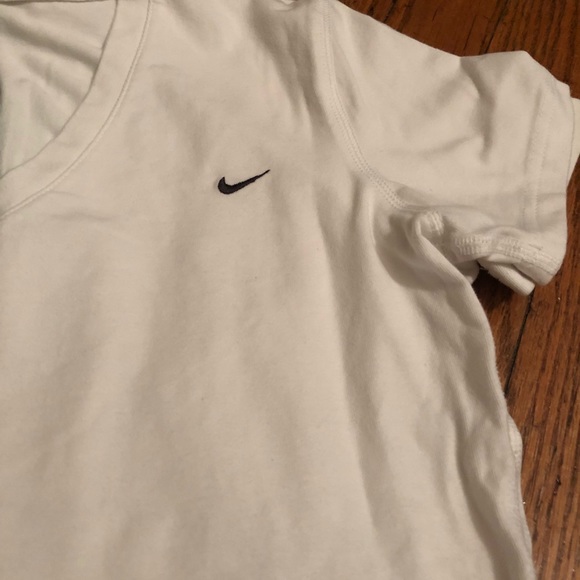 Nike T-shirt. - Picture 3 of 5
