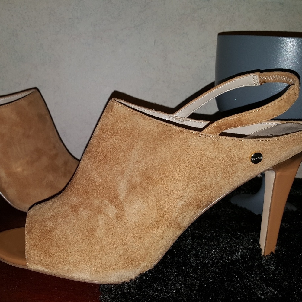 Beautiful suede slingback heels.