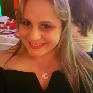 Meet your Posher, Quesia