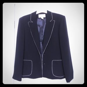 Ladies Jones New York Suit, Size 16.