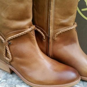 New in Box Ariat Calgary Knee High Boots Carmel