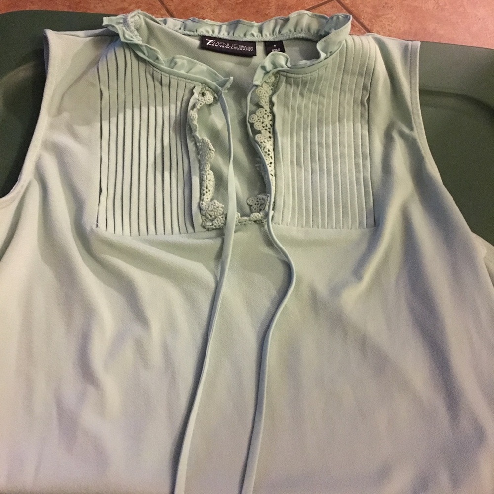 New York & Co sleeveless blouse