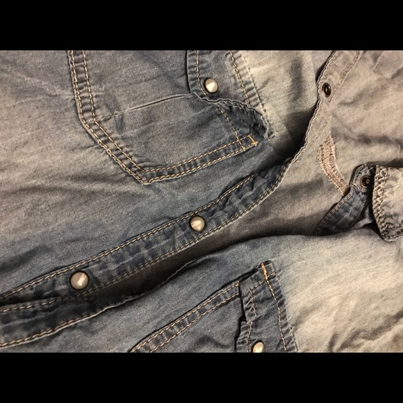 Lightweight chambray button up - Picture 2 of 4