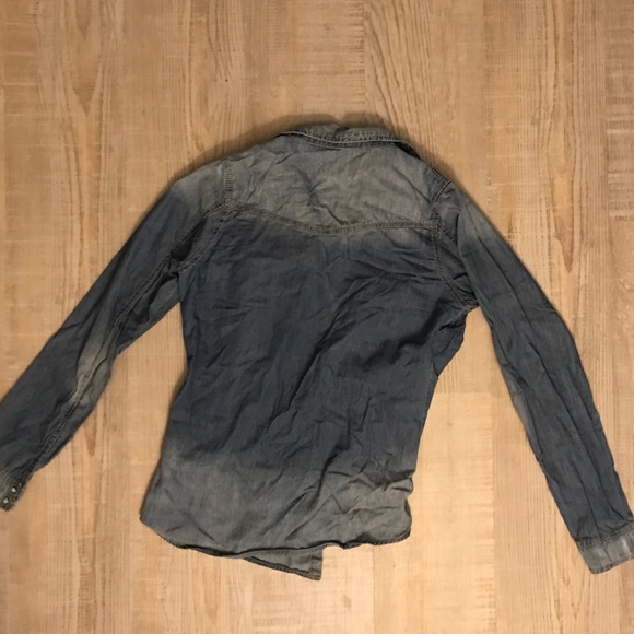 Lightweight chambray button up - Picture 4 of 4