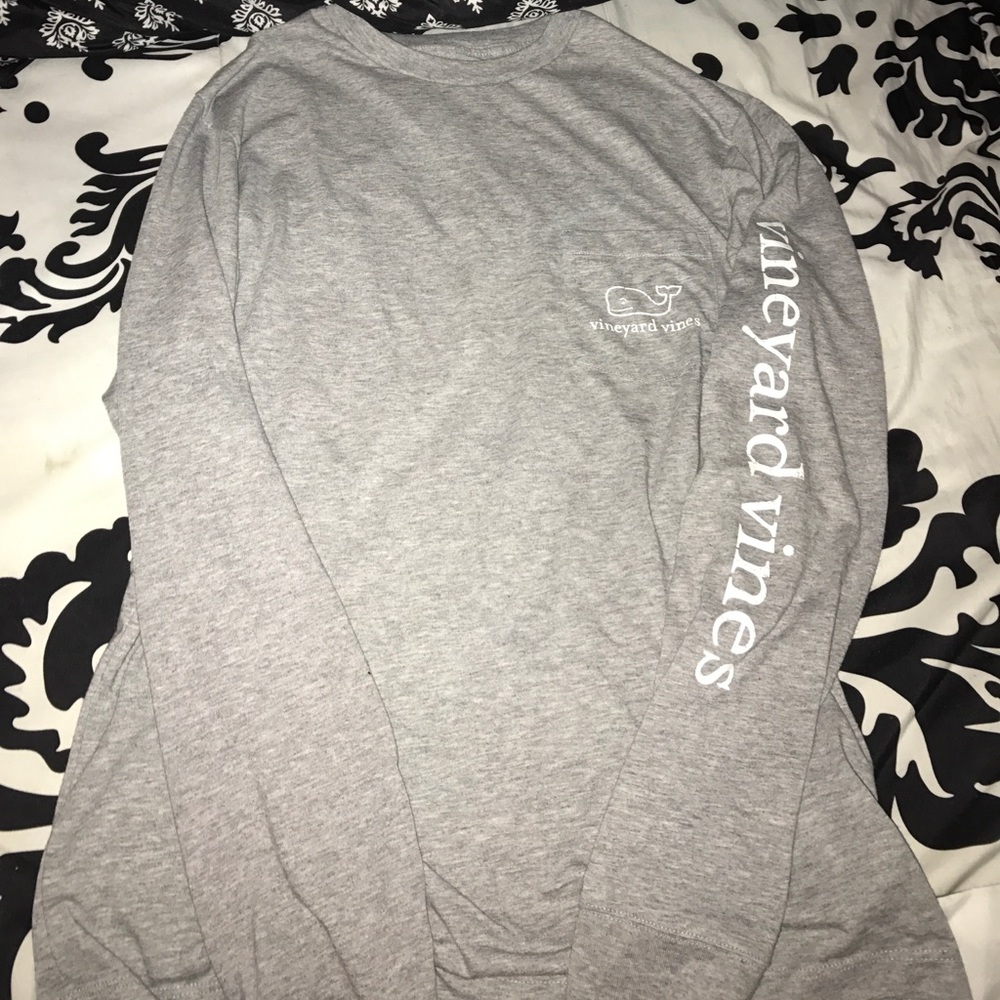 Grey vineyard vines long sleeve shirt