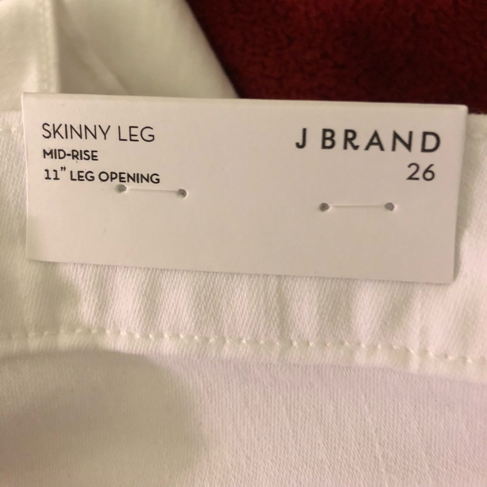 Mid-rise J brands with tags