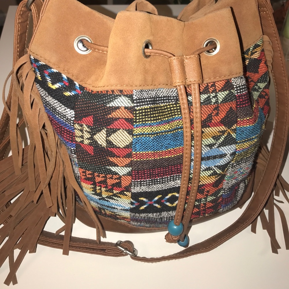 Fringe shoulder bag