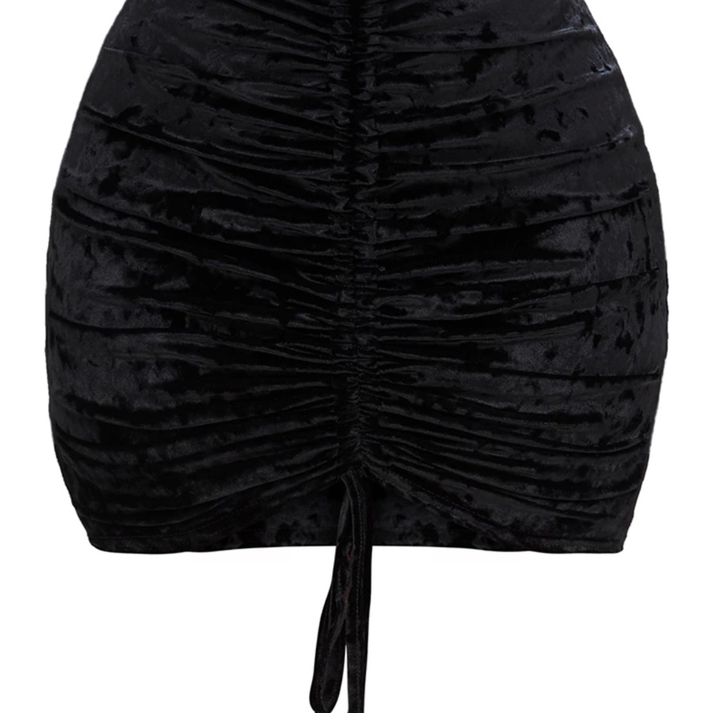 PRETTYLITTLETHING Black Velvet Ruched 2 Piece - Picture 5 of 6