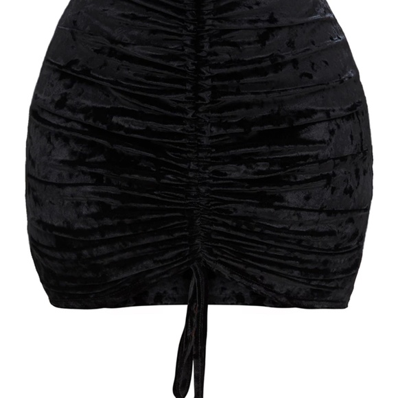 PRETTYLITTLETHING Black Velvet Ruched 2 Piece - Picture 5 of 6