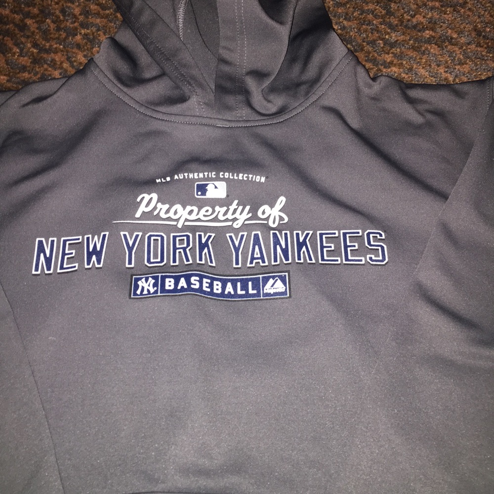 EUC boys authentic Yankees hoodie
