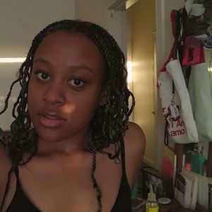 Meet your Posher, Kayla