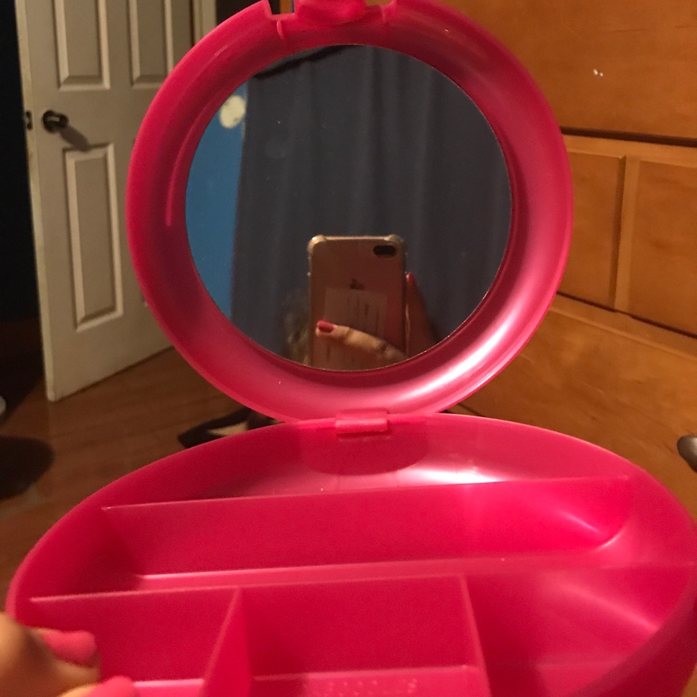 Cosmetic compact