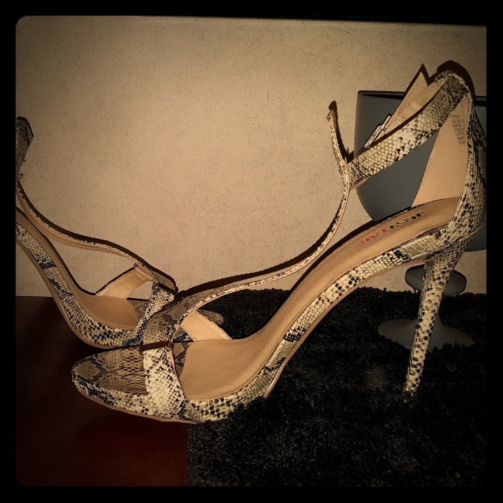 ☆SOLD☆T strap heeled sandals