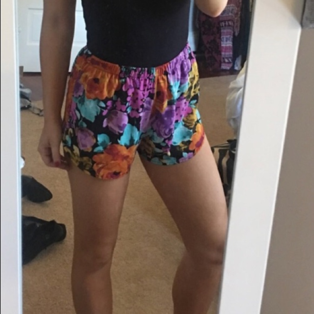 Cute floral shorts!