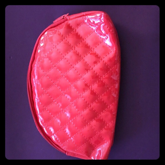 Red quilt clutch - Picture 1 of 1