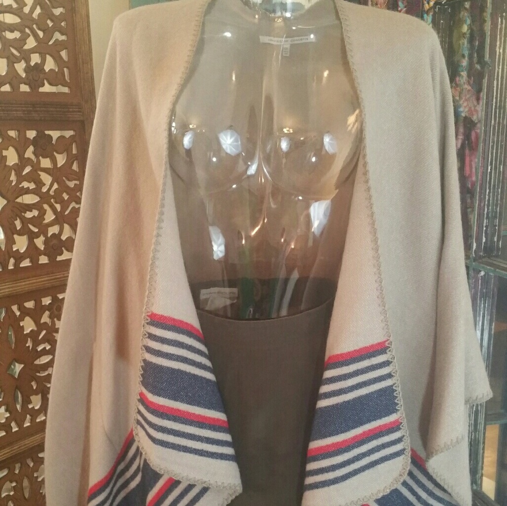 GORGEOUS WINTER/FALL OPEN PONCHO SWEATER!