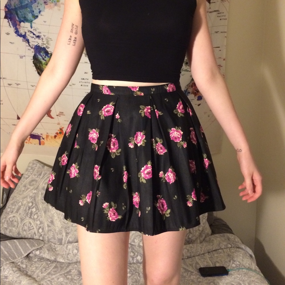 💐CLOSET CLEAROUT💐 NWOT Floral Highwaisted Skirt