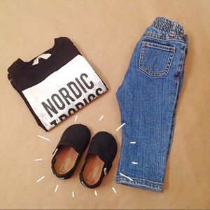 Tiny TOMS black canvas T4 toddler