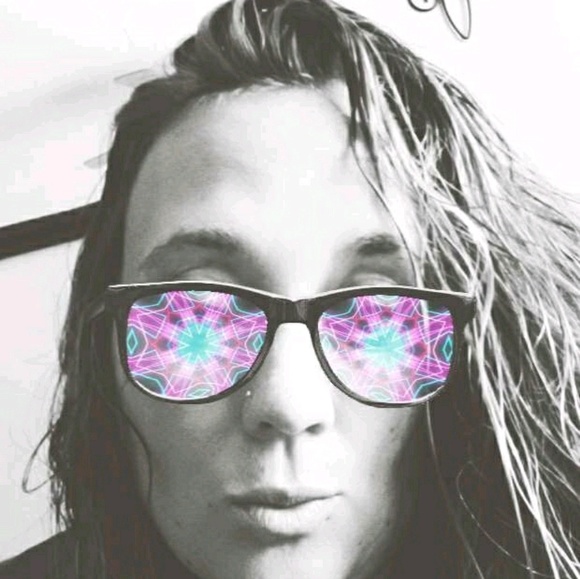 Meet your Posher, Nicole - Picture 1 of 1