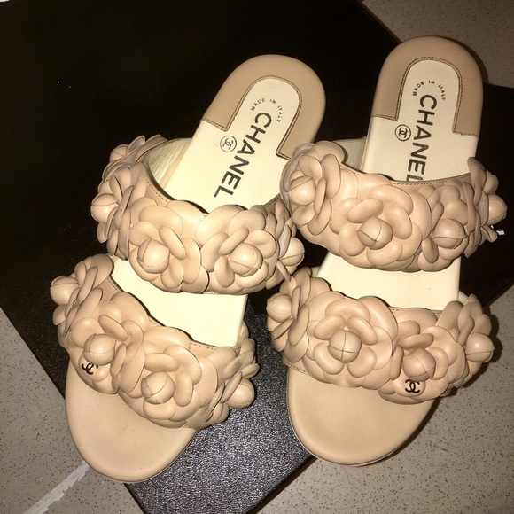 💋SOLD💋Chanel beige Camilla flower mules - Picture 3 of 8