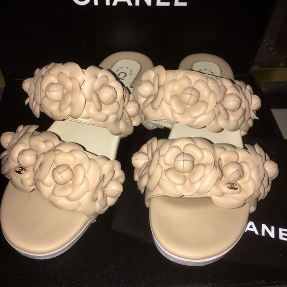 💋SOLD💋Chanel beige Camilla flower mules - Picture 4 of 8