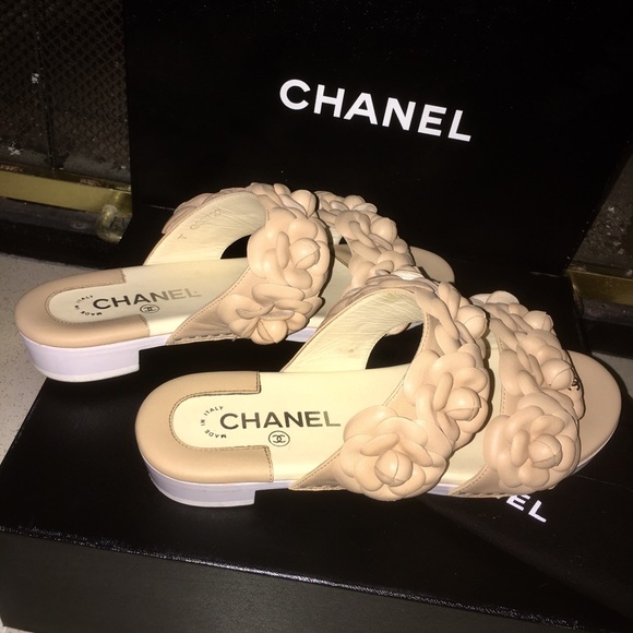 💋SOLD💋Chanel beige Camilla flower mules - Picture 5 of 8