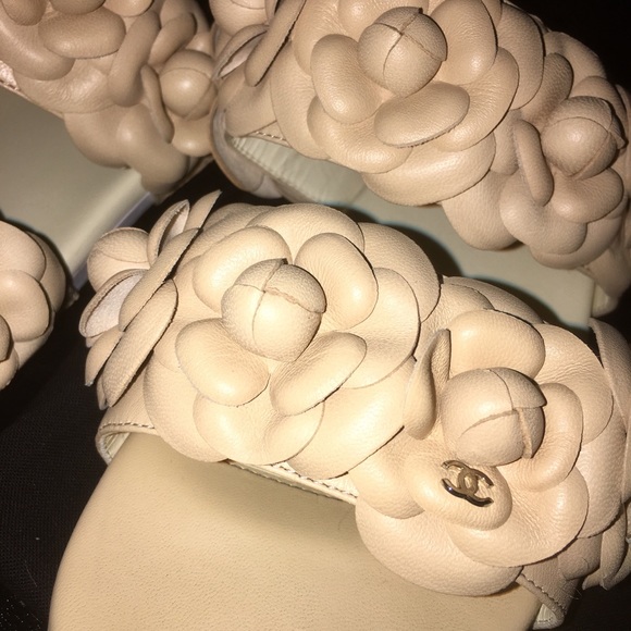💋SOLD💋Chanel beige Camilla flower mules - Picture 6 of 8