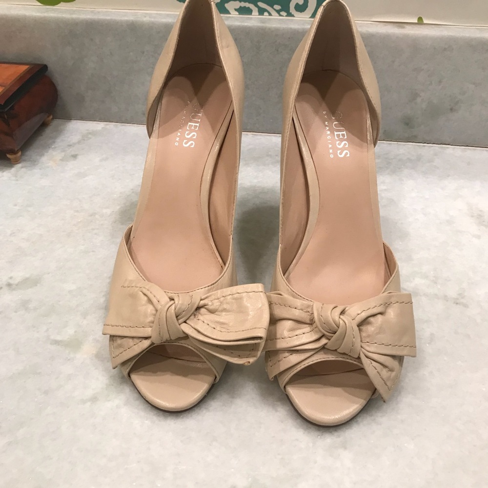 Nude heels with bow on toe