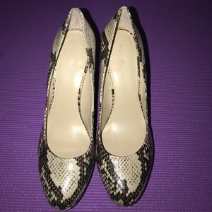 🍂 Nine West Givemeo Snake skin pumps