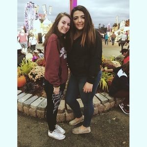 Meet your Posher, Lara