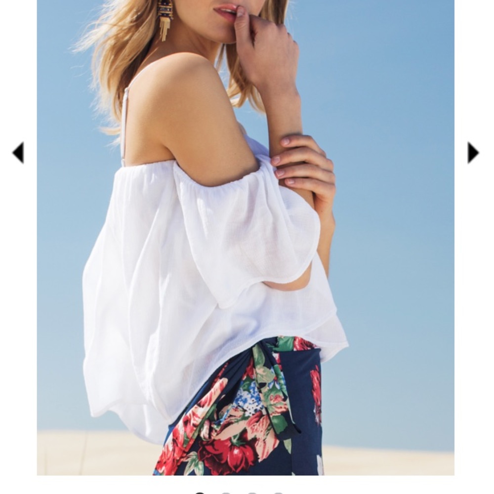 J.O.A. cold shoulder top
