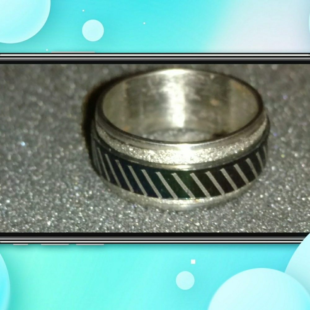 GORGEOUS BRAND NEW SIZE 11STAINLESS STEEL RING