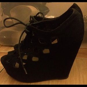 Black Wedges