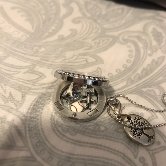 Origami owl necklace with charms - Picture 3 of 4