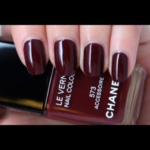 CHANEL nail color #573 Accessoire