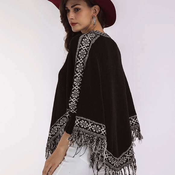 Womens Cozy Fringe Poncho One Size - Picture 3 of 8