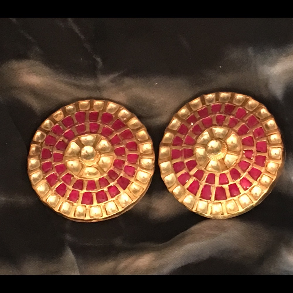 SOLD!! Brand new. Goldplated earrings.