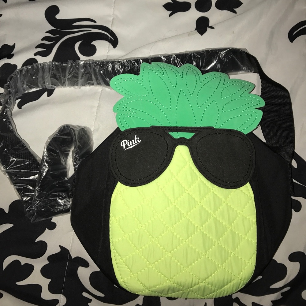 PINK pineapple 🍍 summer traveling cooler !