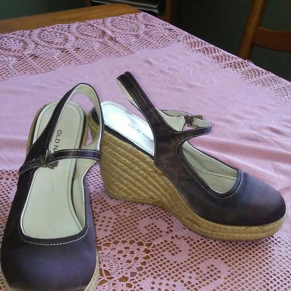Woman's size 8 old navy strapped wedges