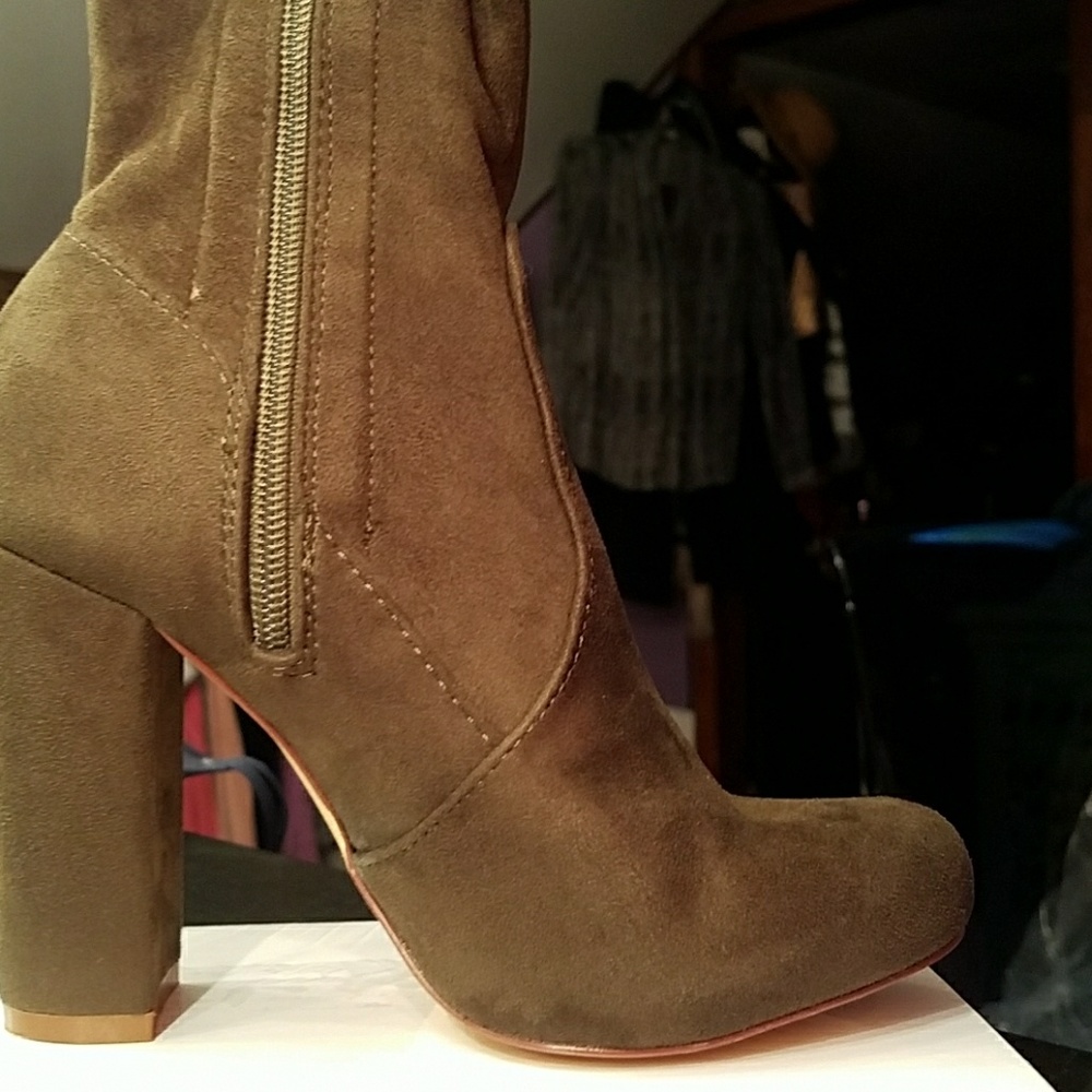 Over-the-Knee Boots - Picture 3 of 3