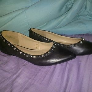 Lane Bryant black pointed toe spiked flats