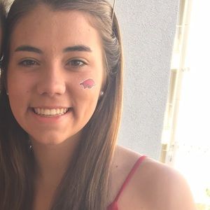 Meet your Posher, Olivia