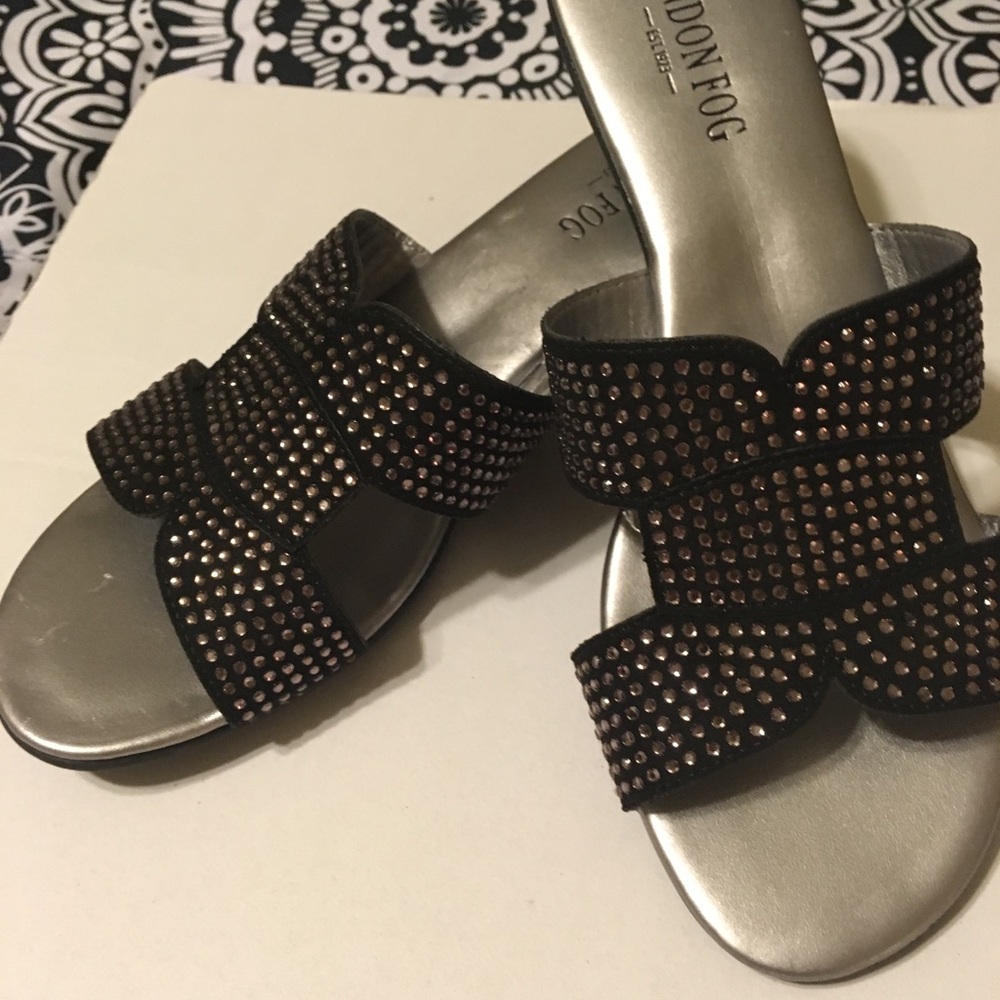 ⛈London Fog ! Sandal size 8 with sparkle. 🎊