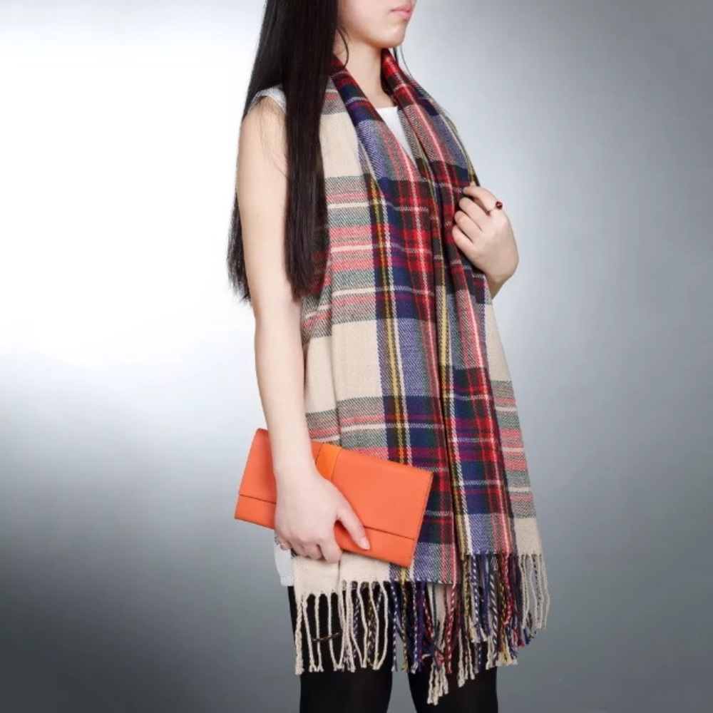 🎉 Plaid Large Tasseled Scarf! - Picture 2 of 5