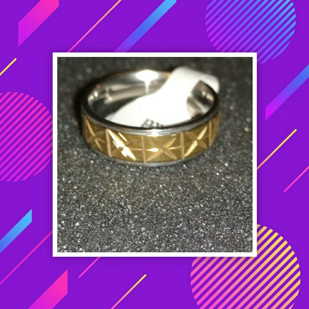 GORGEOUS BRAND NEW SIZE 7 STAINLESS STEEL RING